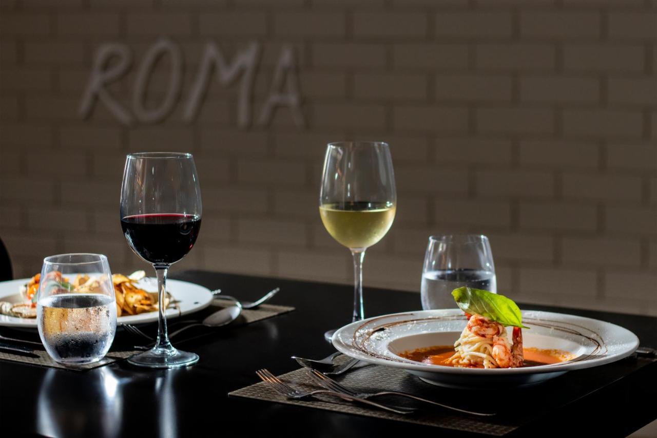 Enotel Lido Funchal  Buitenkant foto A meal at Roma