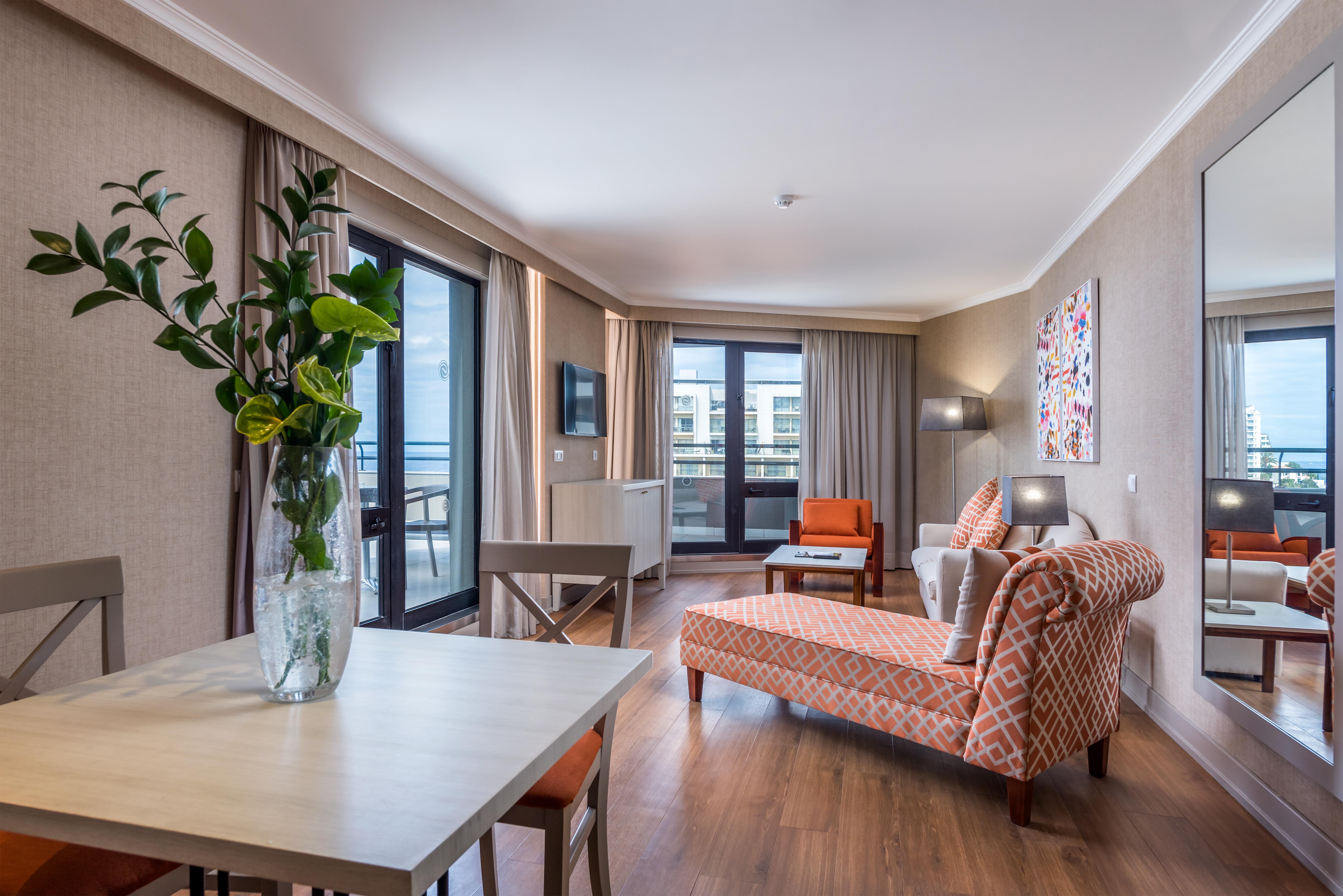Enotel Lido Funchal  Buitenkant foto A suite at the hotel
