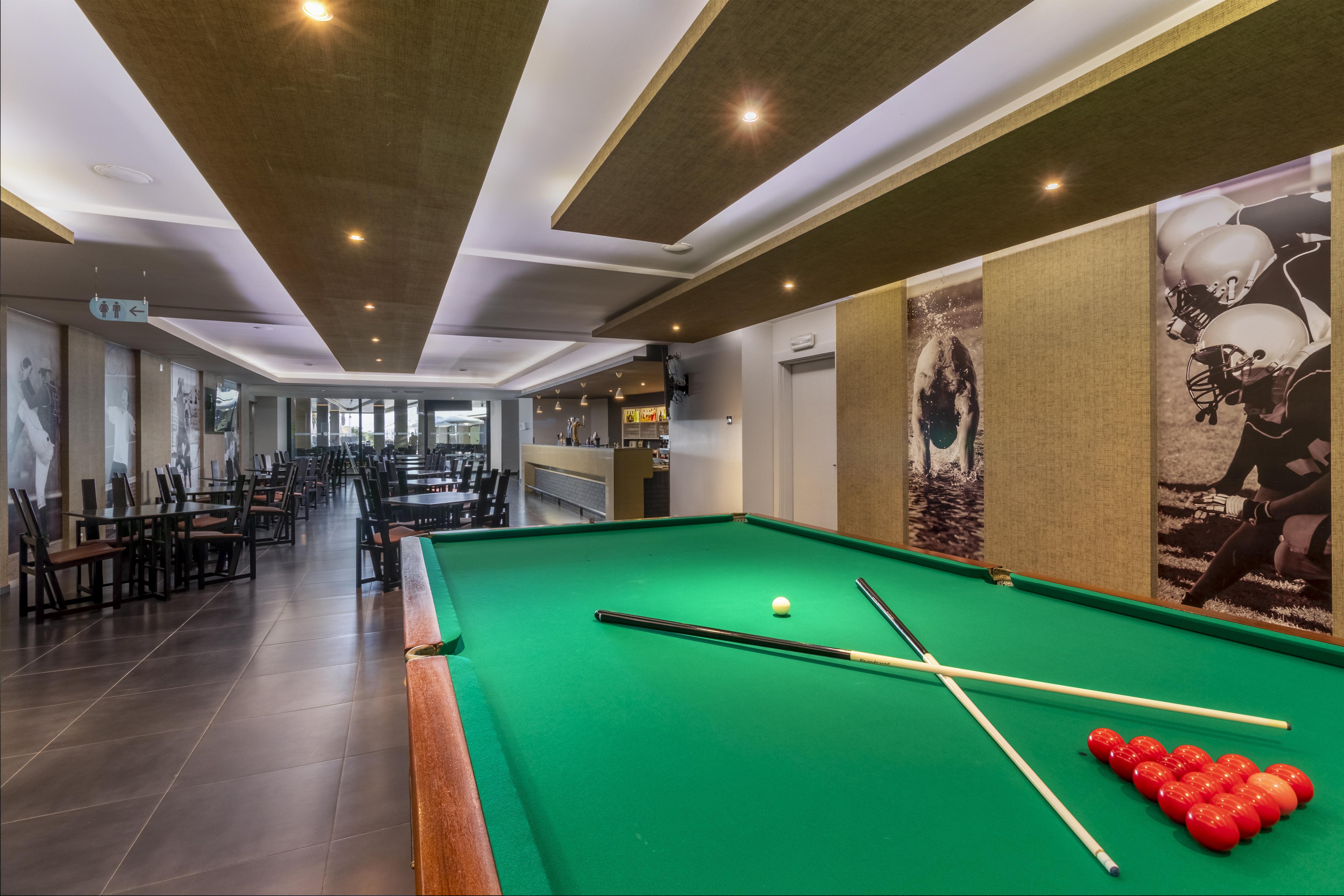 Enotel Lido Funchal  Buitenkant foto A pool table at the clubhouse